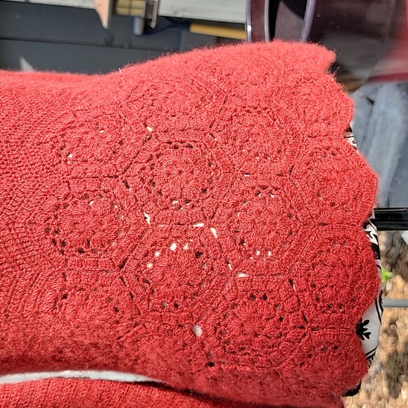 Canadian Classic Qiviuk cowl sweater - Picture 6 of 14